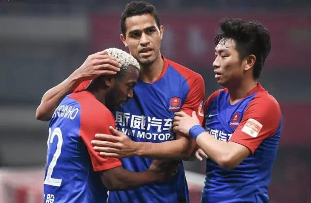  VAR争议判罚引发主帅集体炮轰  