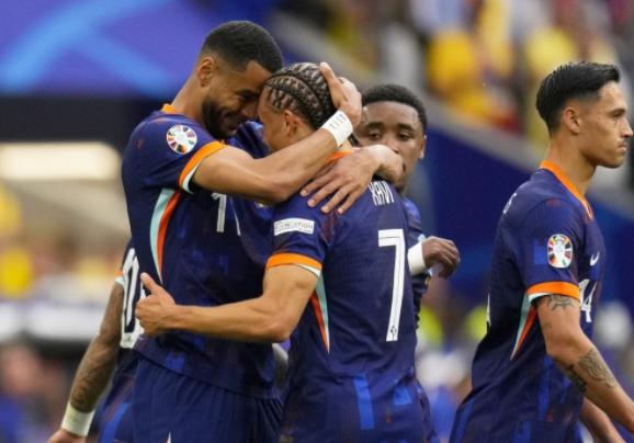  利物浦逆境爆发，加克波补时双响逆转  